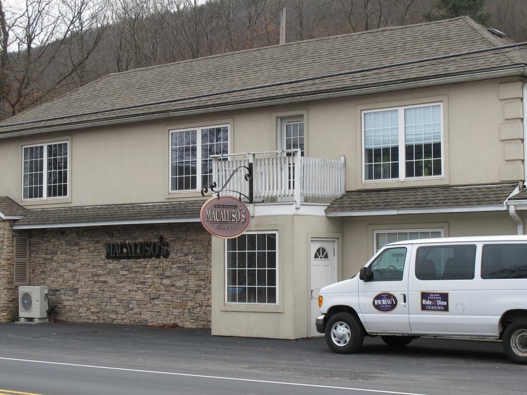 Macaluso'S At The Lantern Lodge Jim Thorpe Chambre photo